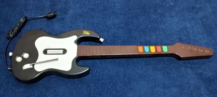 Guitarra de Playstation 2 funcionando sou da zona sul.