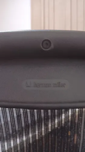Cadeira Herman Miller Aeron - Ícone do Design Ergonômico