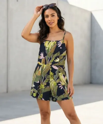Macaquinho Curto Estampado. Tamanho G