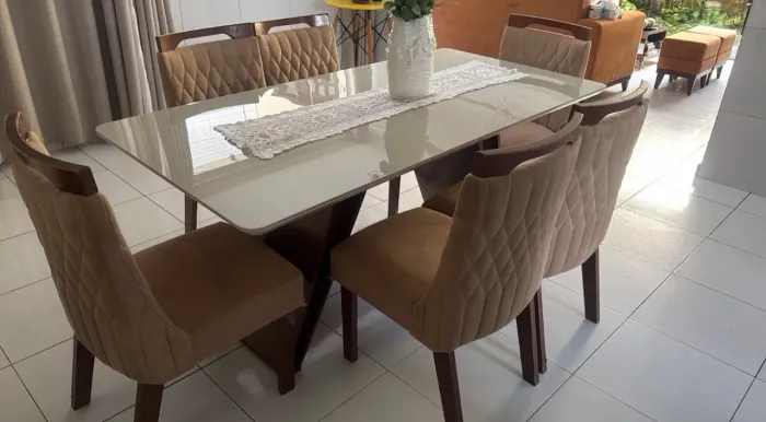 Vendo mesa com 6 cadeiras