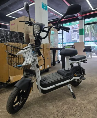 Bicicleta Elétrica 350w Scooter Sem Cnh Bikelete 48v 12ah. Cor Preto