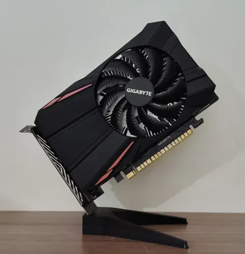 Vendo - Placa de Vídeo GeForce GTX 1050 Ti 4G Gigabyte