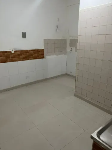 Aluga-se casa na Zona Leste