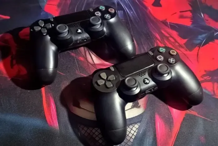 2 controles de PS4 originais pretos funcionando 100%
