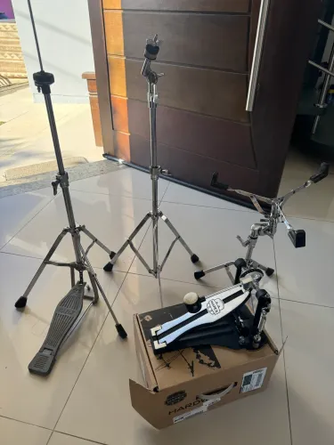 Vendo ferragens de bateria