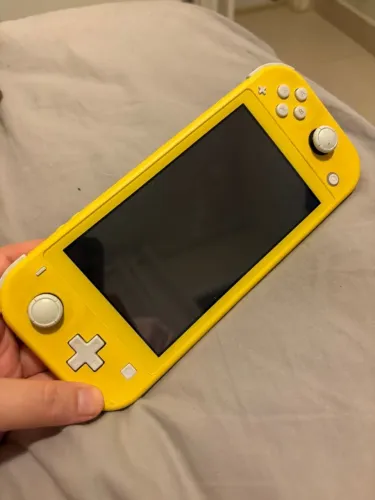 Nintendo Switch Lite Amarelo em ótimo estado