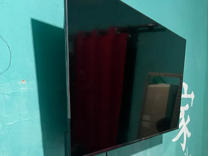 Televisão smart TLC 600 reais 3 meses de uso 