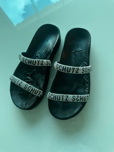 Chinelo Schütz 