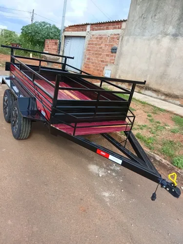 Carretinha trucada 2 eixos em trindade
