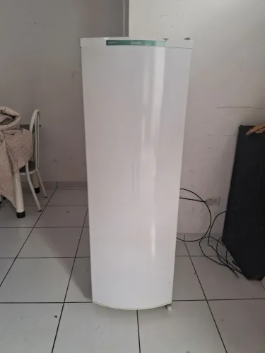 Vendo geladeira consul funcionando perfeitamente 450 reais entrego 