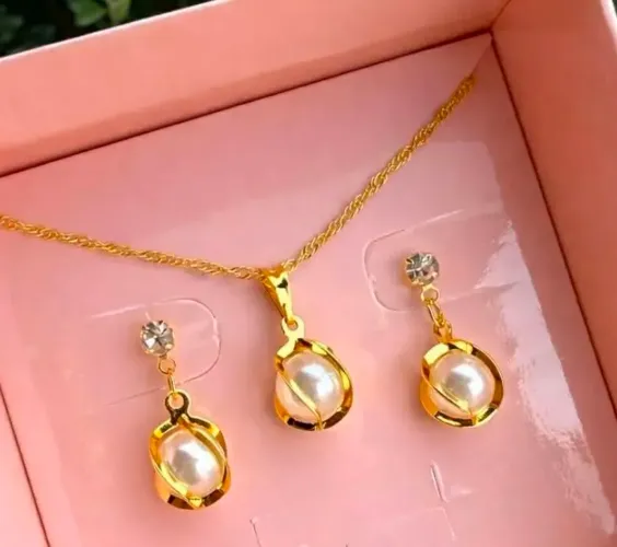 Maraviloso kit Colar e Brinco Feminino pérola banhado a ouro