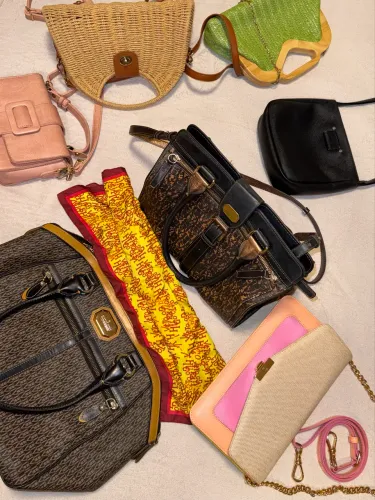 Bolsas originais: Victor Hugo e Carmen Steffens DESAPEGO