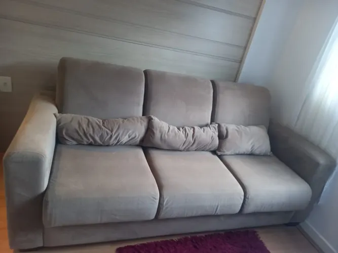 Vendo sofá retrátil 3 lugares!!! Em perfeito estado de conservação!!! Acompanha almofadas!