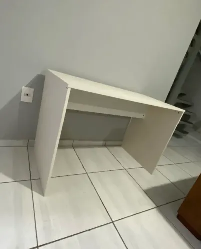 Escrivaninha nova 1,10 x 0,55 Altura 0,75