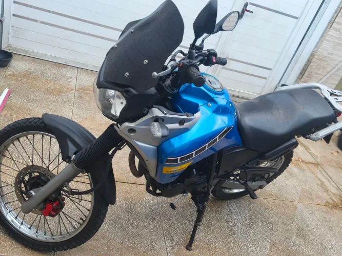 Ténéré 250 azul 