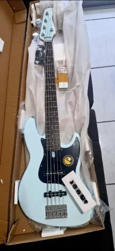 Sire V3 5 cordas