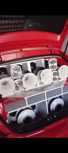 Som Automotivo em estado de novo