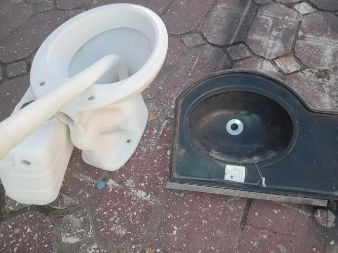 VENDO UM VAZO SANITARIO E UMA PIA NO PRECINHO