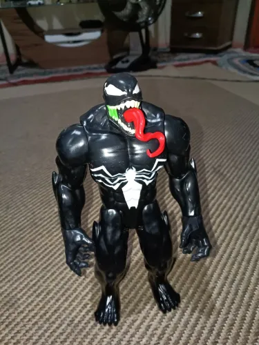Boneco Venom da Hasbro 30cm