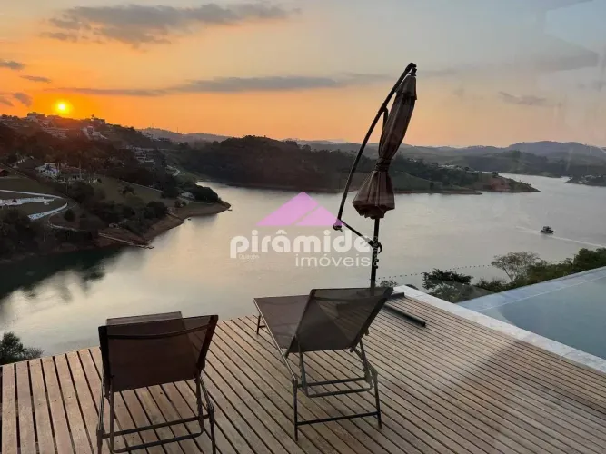 Casa à venda em condomínio - R$ 2.500.000 - Igaratá, SP