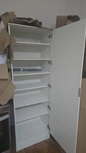 Armário com porta de espelho