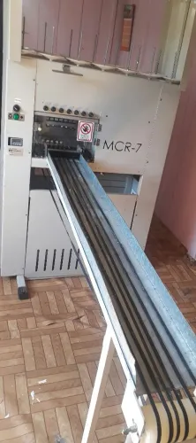Vende=se máquina industrial de produzir estopas