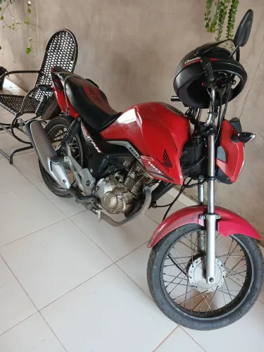 Fan 160 2015/16 vermelha, necessitando reparos. Com multa mas entrego transferida s/ multa