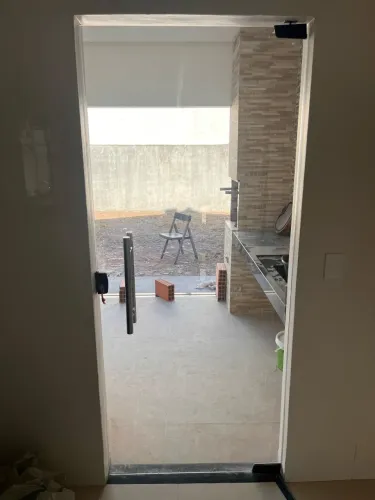 Porta de Vidro com puxador e chave - 210x90 - R$ 800,00