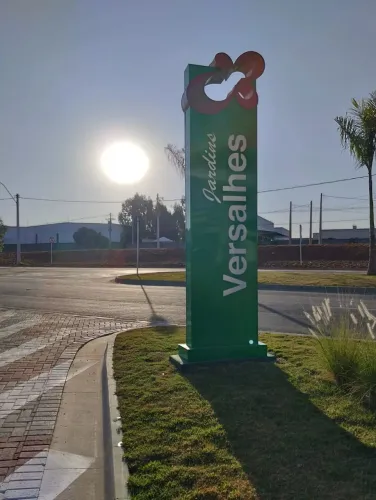 Lote em Condomínio - Jardins Versalhes