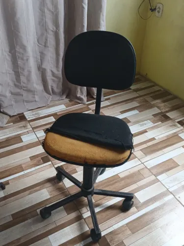 Cadeira de escritório usada