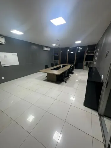 ALUGA-SE EXCELENTE PRÉDIO COMERCIAL- no Centro da cidade, próximo à Beira-Mar
