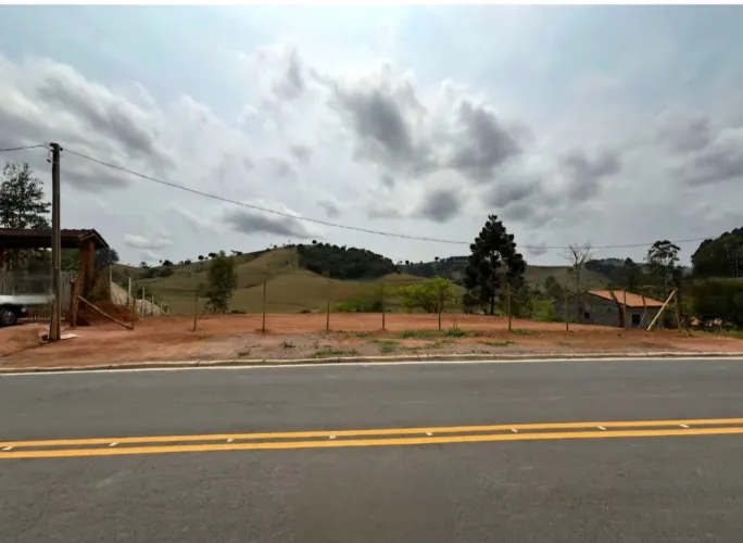 Terreno em Cambui MG com 2070 metros quadrados na beira do asfalto 