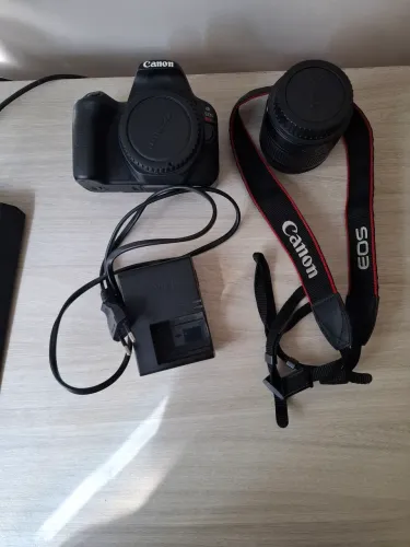 Câmera Canon SL2