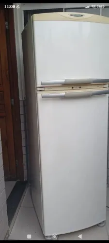 Geladeira Brastemp Frost Free 380 litros gelando perfeitamente 