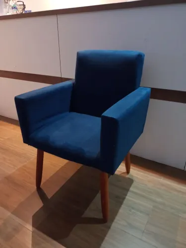 Poltrona estofada azul