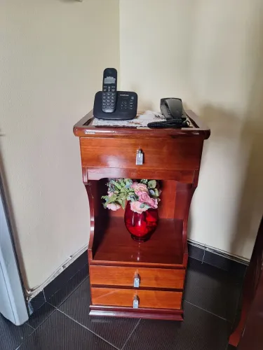 Mesa de telefone de madeira ou pra outra utilidade. Medidas: L 41 X A 81 X P 35