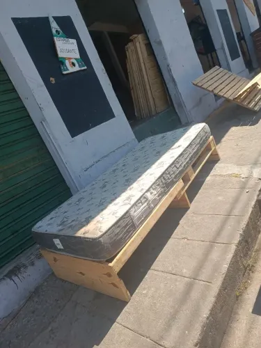 Cama de palete retratil
