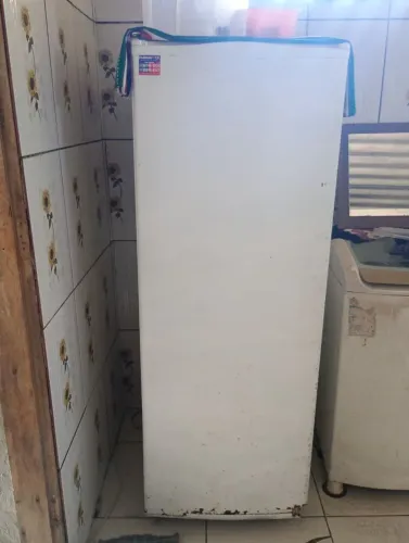 Usado em bom estado ,com algumas avarias,motivo da venda mudança.