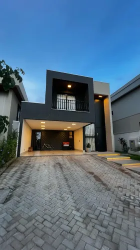 SOBRADO COM 4 SUÍTES À VENDA. 275m2 - FLORAIS DO PARQUE