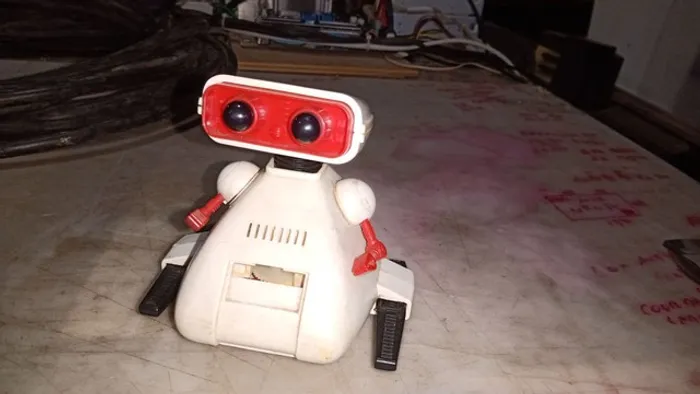 Antigo robô estrela Ding Bo anos 70 funcionando parcialmente
