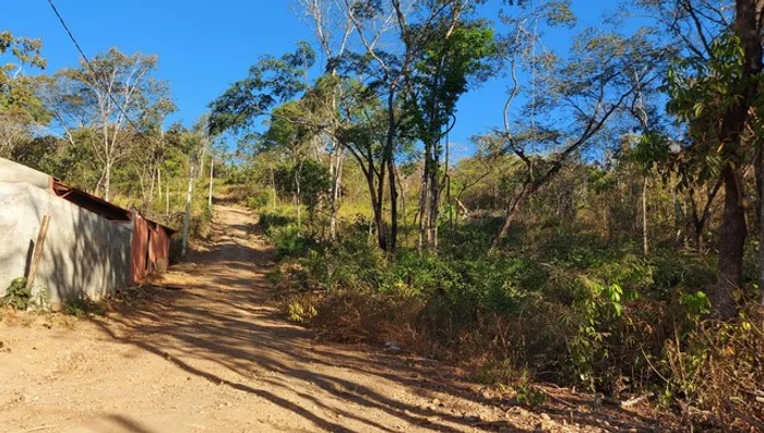 Lote em condomínio, pode financiar, 1000 m2