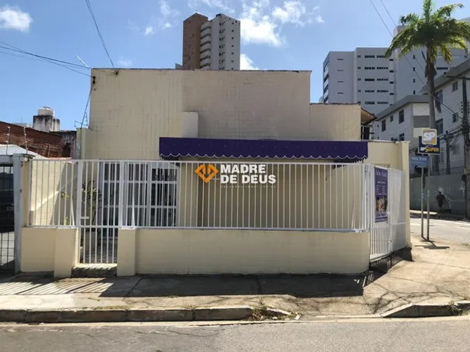 EXCELENTE CASA COMERCIAL DE ESQUINA (PE. VALDEVINO C/ MONS. BRUNO)