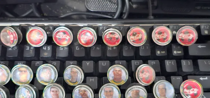 10 Futgude coca cola copa do mundo complete sua coleção item raríssimo. JOGADORES E LOGO