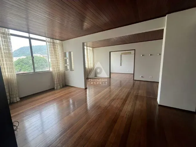 4 quartos sendo 2 suítes, lavabo, closet, 2 dependência, vista livre, silencioso, portaria