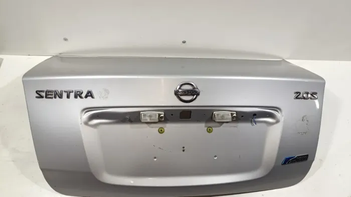 Tampa traseira Nissan Sentra 2010