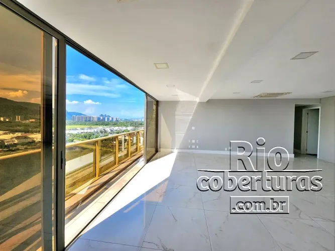 Cobertura à venda no Royal Blue. Barra da Tijuca. 5 Suítes. 4 Vagas.