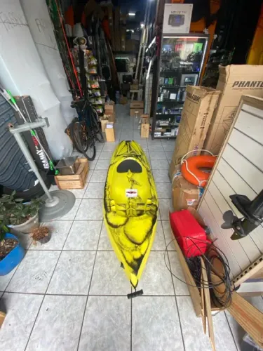 Caiaque para uma pessoa em condição de novo retire em mãos avalio troca