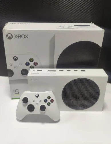 Xbox Series S - Garantia de um ano e Aceitamos video games como parte do pagamento.