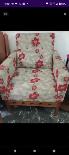 Poltrona confortável com estampa floral