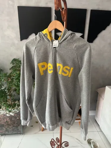 Casaco Pensi Cinza com Detalhes Amarelos